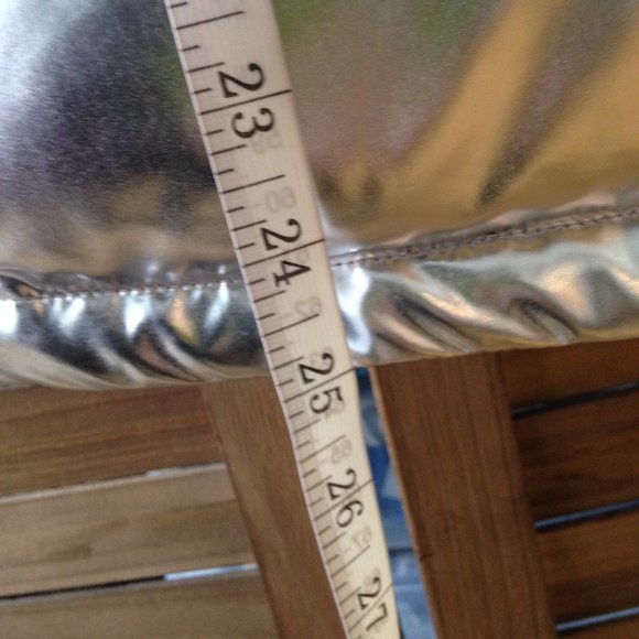 Gift for Lis*****Cute Silver Puffer Vest Full Zip Front, NWOT, Small - Picture 9 of 12